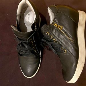 RUDSAK black leather heel sneakers